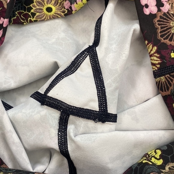 LULULEMON Like New Wunder Under Leggings 27” in Fluorolace Multi Size 8 Luxtreme - Picture 8 of 10